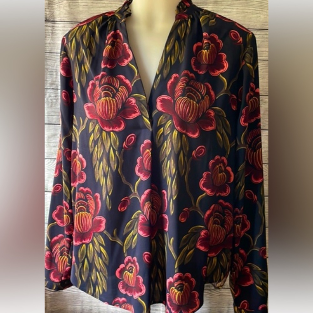 Ann Taylor blue shirt w/ flowers, slight ruffled collar, v neck. Size M